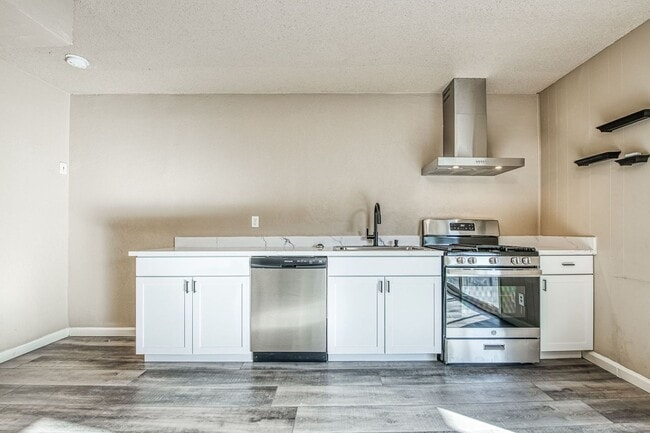 Photo - 5780 N 8th St Unidad B