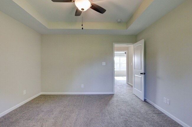 Photo - Huge 5 bed 3 ba.  Gorgeous House Near Post...