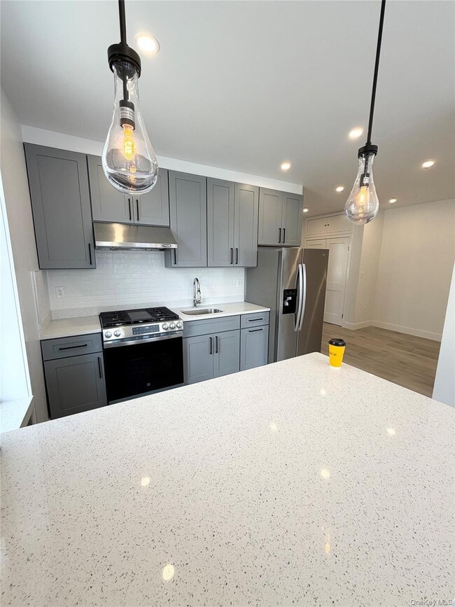 Building Photo - 18 Bay 22nd St Unit 2FL