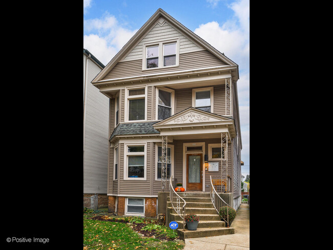 Photo - 2107 W Waveland Ave House