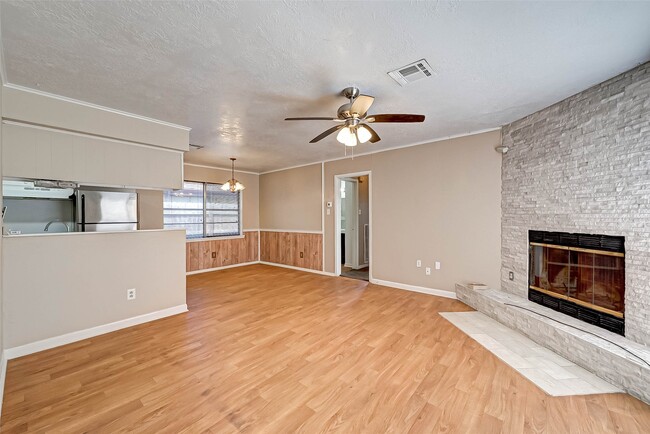 Photo - 4739 Parkland St