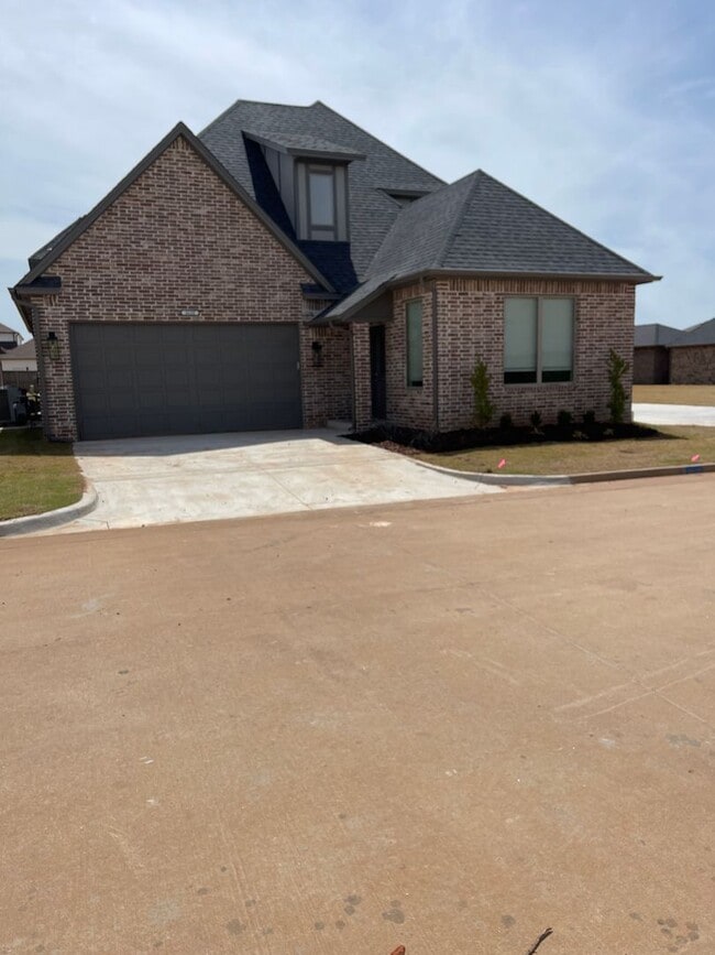 Building Photo - 3 bed 2.5 bath home in The Enclave