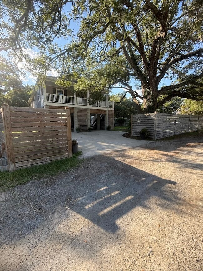 Photo - 406 Caverly Ln