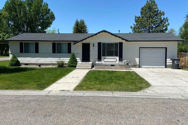 Building Photo - Beautiful 3 bedroom 1 bath home for rent in Sugar City!