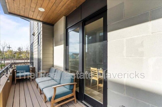 Photo - 821 Burnside Pl