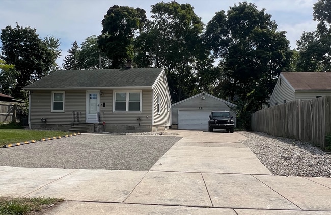 Building Photo - 331 W Saginaw St Unit Bedroom # 1
