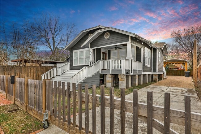 Photo - 4731 Woodside St