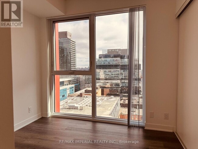 Photo - 180 Front St E Unité 2106