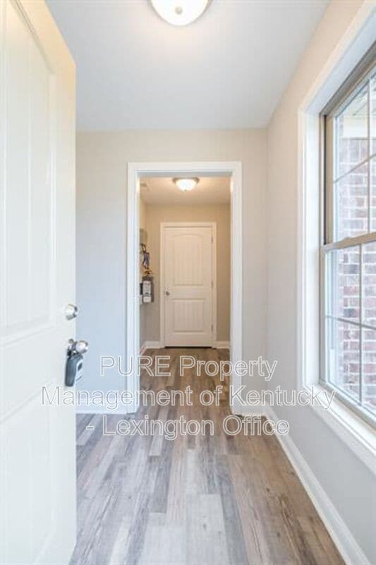 Photo - 727 Leeward Ct
