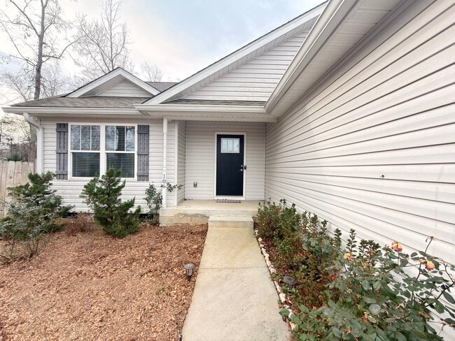 Photo - 106 Cloverdale Ln