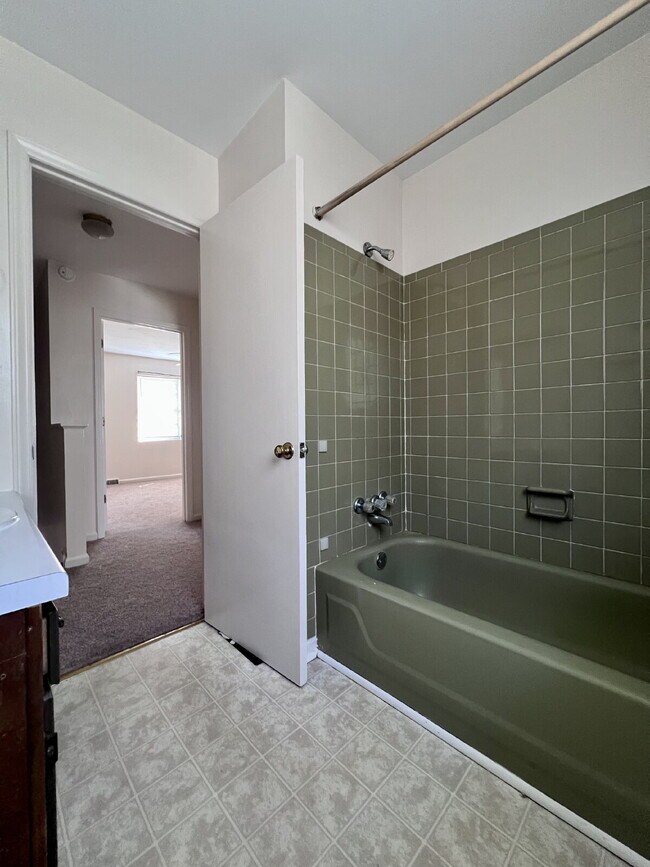 Photo - 2 Bedroom / 1 Bath Duplex Available Now