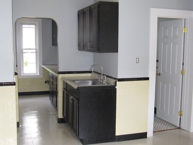 Building Photo - 2 Sturgis St Unit 1