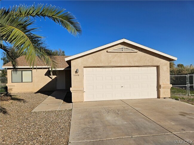 Building Photo - 9842 S Phoenix Dr