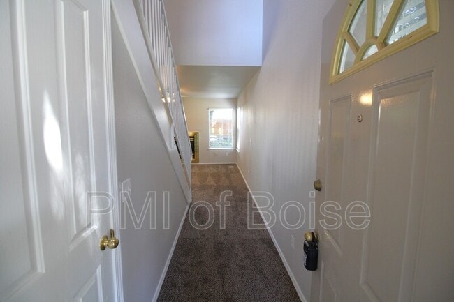 Photo - 5801 N Cobbler Ln