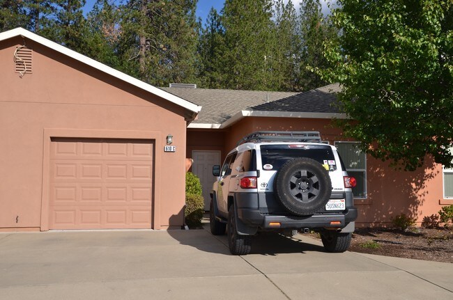 Photo - 634 Pearl Pl