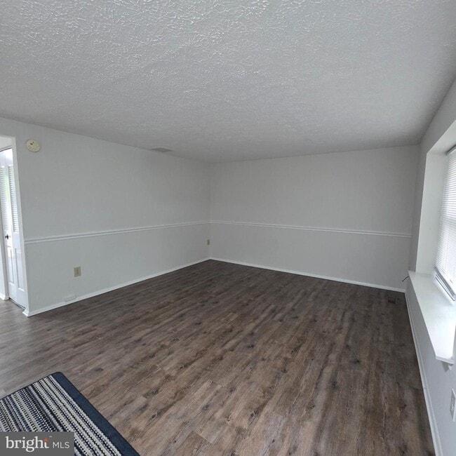 Photo - 1758 Springfield Ln