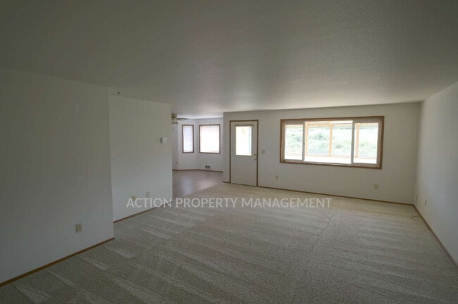 Photo - 3 bed 2 bath, 2 car garage in Sequim