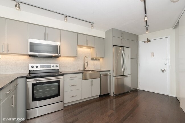 Photo - 300 N State St Unit 5517