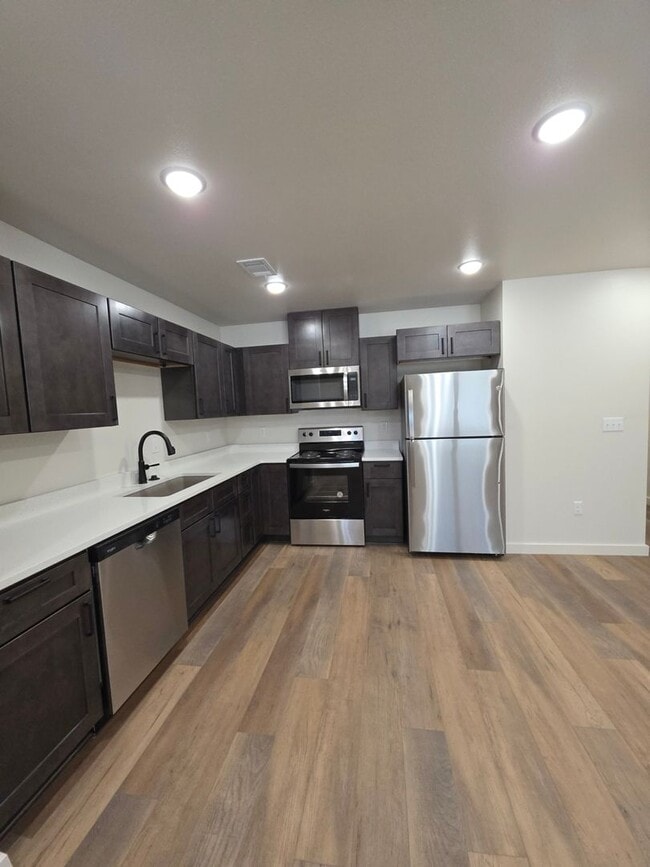 Photo - 703 W 12th St Unit A