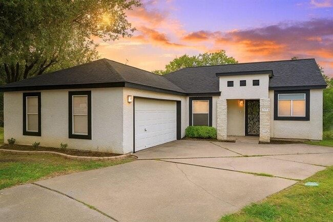 Building Photo - 3308 Ross Cove