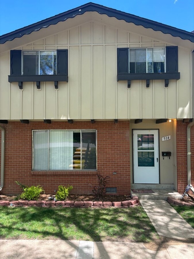 Updated 3bd/3ba Townhome in Lakewood - Updated 3bd/3ba Townhome in Lakewood