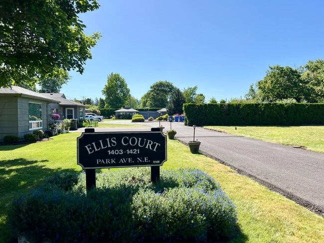 Photo - 1421-1421 Park Ave NE