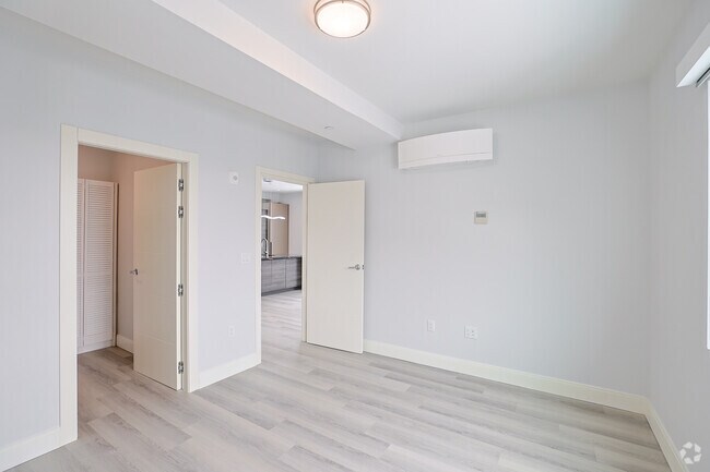 1BR, 1BA - 811SF - Bedroom