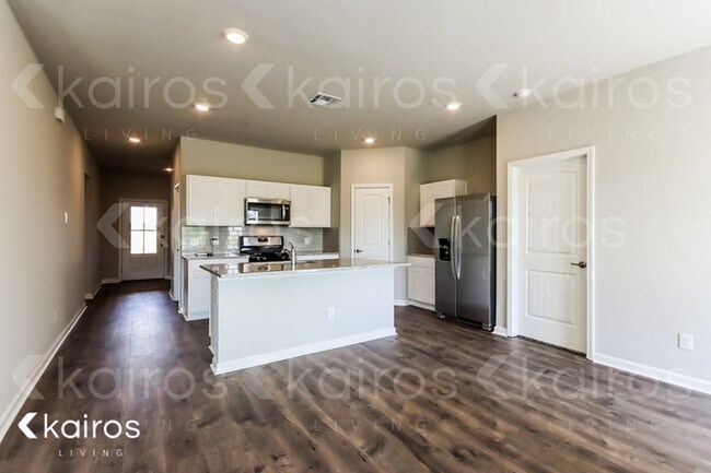 Photo - 106 Royal Oak St