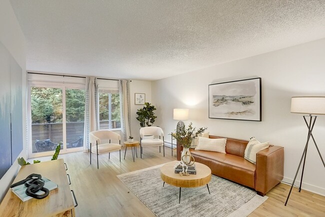 Building Photo - ReNew Lea Hill Rental