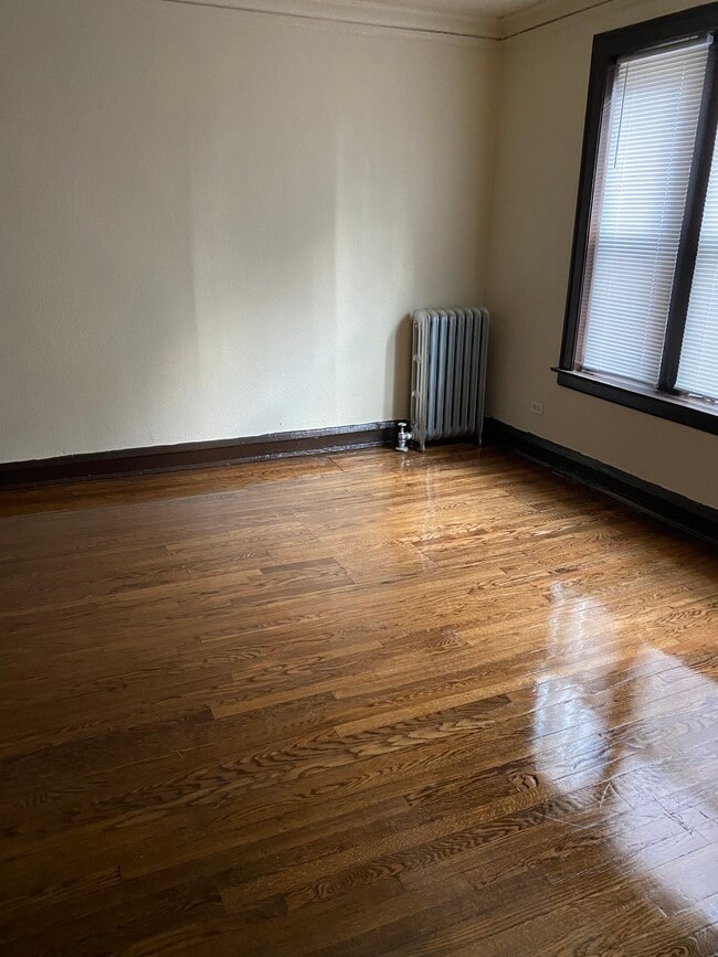 Building Photo - 7437 S King Dr Unit 1E