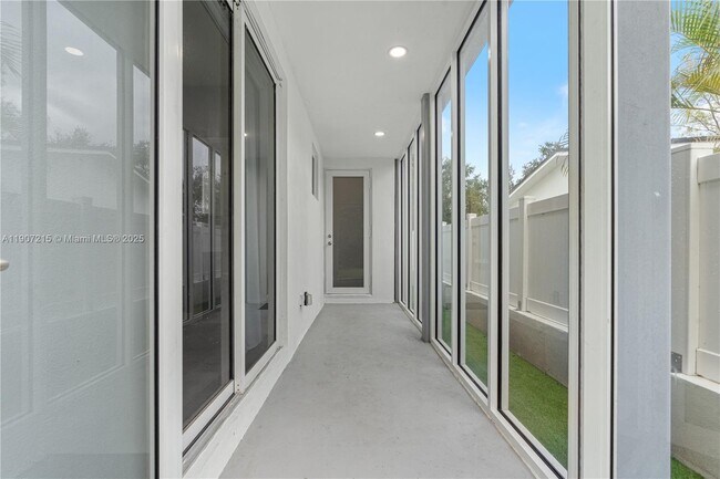 Photo - 5734 Buchanan St Unidad B