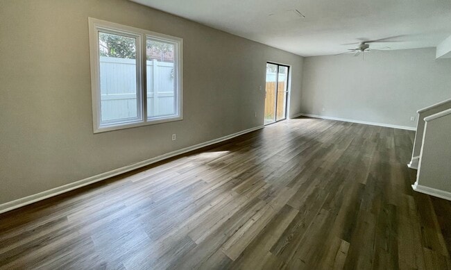 Photo - 2 BEDROOM 1 BATHROOM CONDOMINIUM IN OAK BR...
