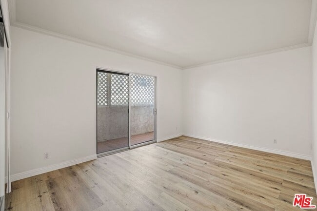 Photo - 1033 6th St Unit 108