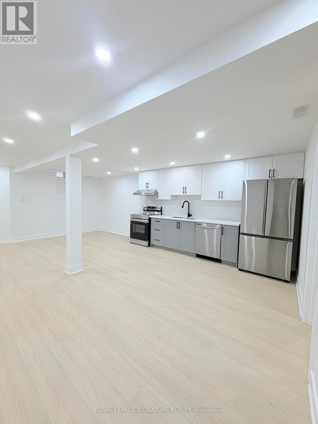 Photo - 16 Oak Knolls Crescent