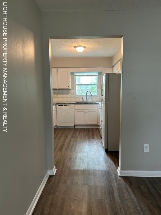 Photo - Spacious 4 Bed/2 Bath Home with HUGE fence...