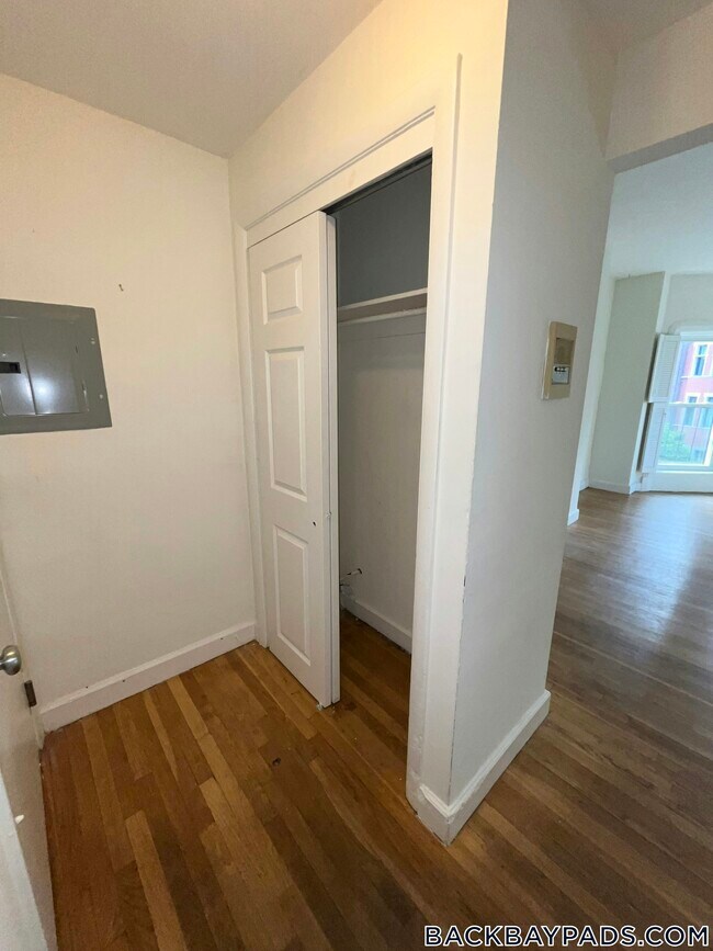 Photo - 529 Beacon St Unidad 18