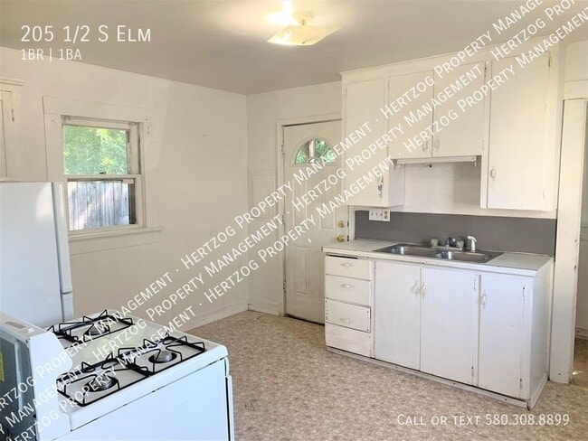 Photo - 205 1/2 S Elm-