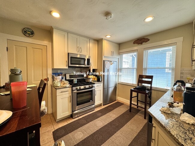 Building Photo - 77 Fairfax St