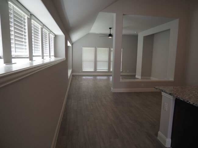 Photo - Union Park Jewel - NEVER LIVED IN & READY ...