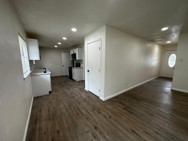 Photo - 1732 Americana Blvd