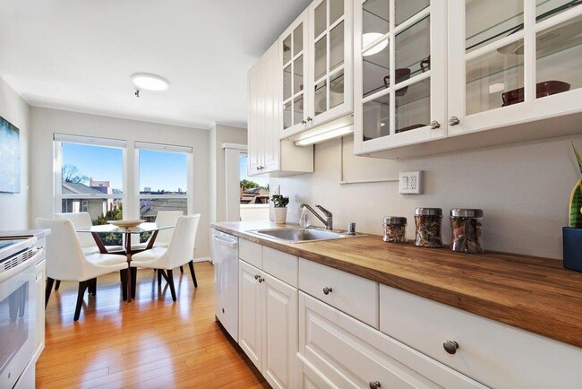 Photo - Updated Condo Steps from Lake Merritt with Parking and Utilities Included