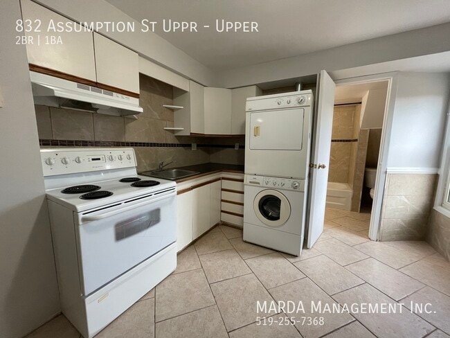 Photo - SPACIOUS 2 BED/1BATH UPPER UNIT! +  40 % HYDRO & WATER Unit Upper