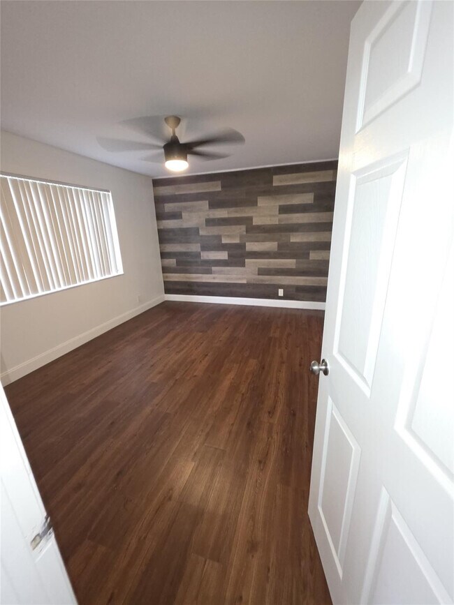 Building Photo - 7710 NW 50th St Unit 106