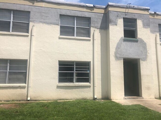 Photo - 3bedrooms 2 baths condo in Palms West Avai... Unit 125