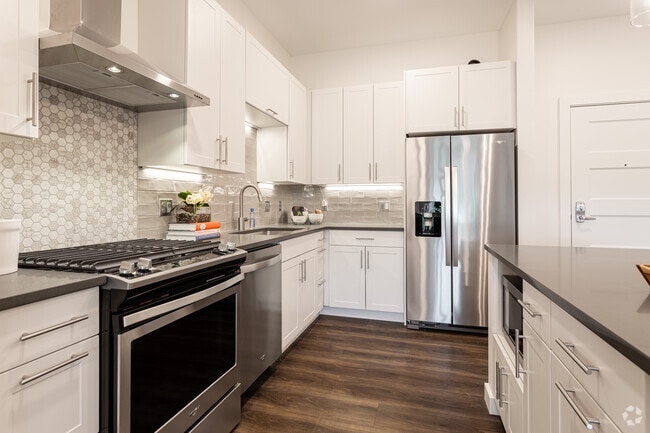 2BR, 2BA
