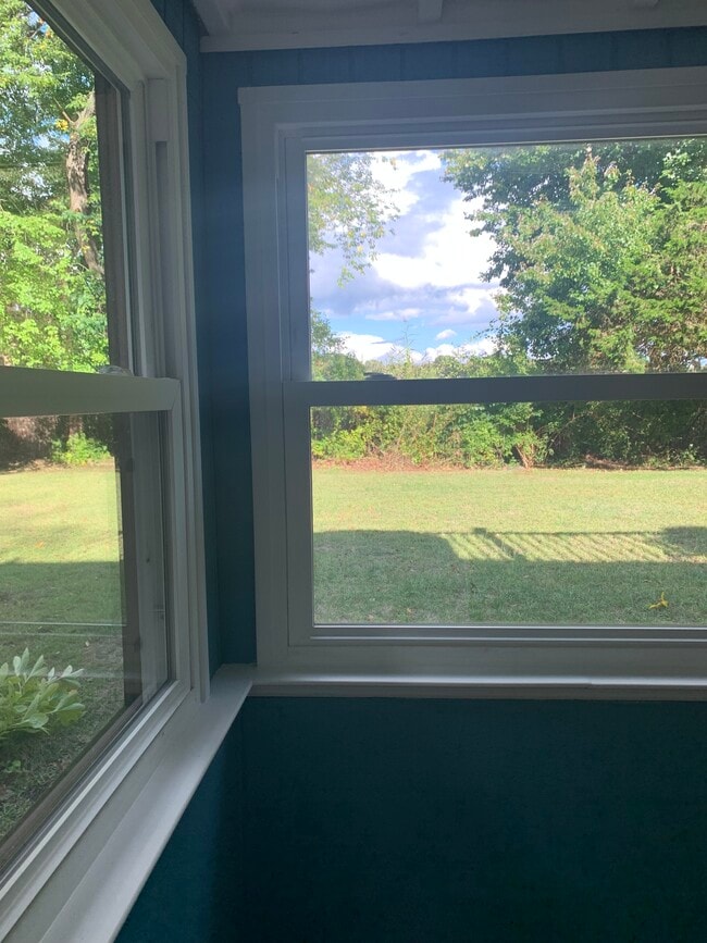 Enclosed porch & back yard - 67 E Creek Cir Unit In Law Apartment