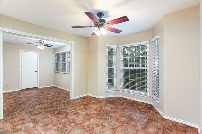 Photo - 2Bd Condo in Gated Community! Available No... Unidad 301