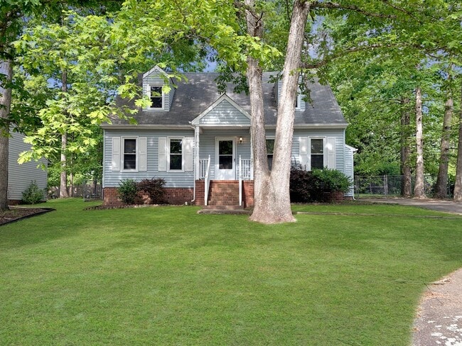 Photo - Beautiful 4 Bedroom, 2 Bathroom Cape in Ch...