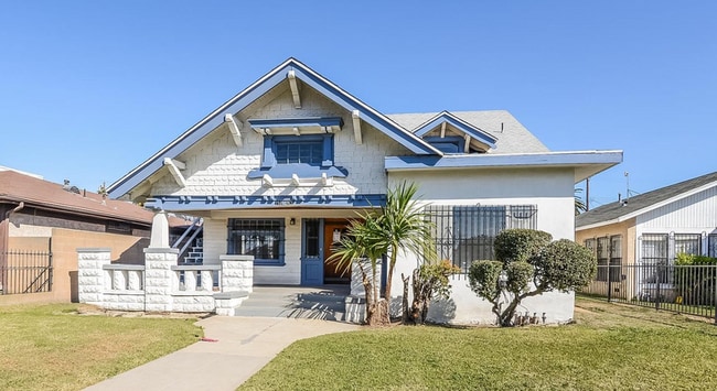 Building Photo - 2926 1/2 Dalton Ave