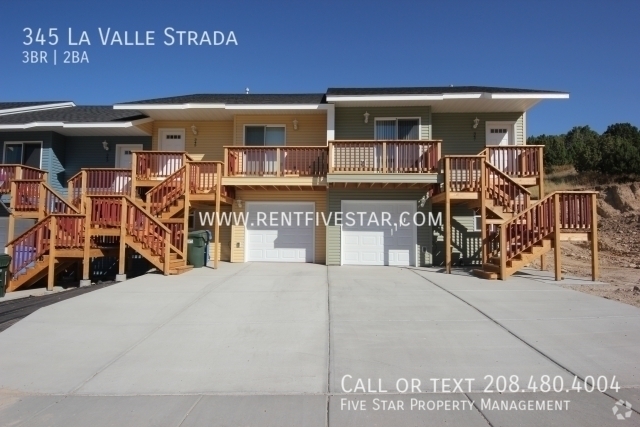 Building Photo - Beautiful Townhome With Primary Bedroom, E...